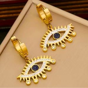 Devil eye shape earrings and necklace